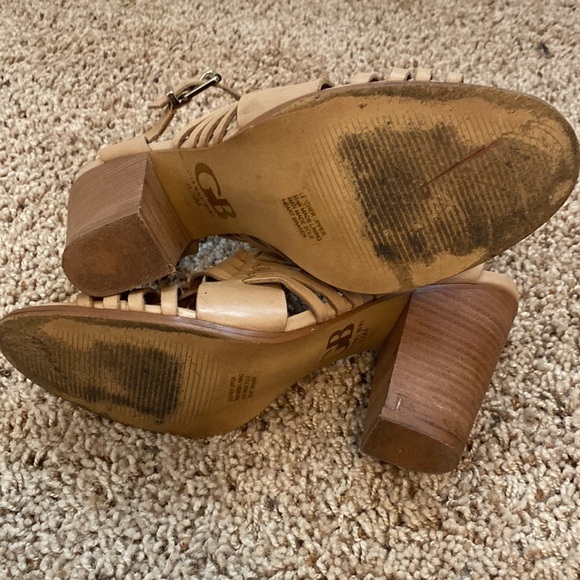 Gianni Bini “Heart Braker” Caged Leather Heels - Picture 4 of 10